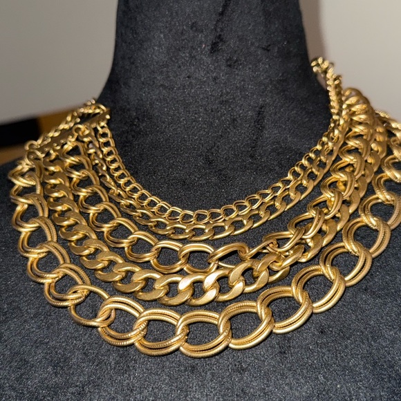 Chic Layered Gold Necklace - Picture 3 of 5